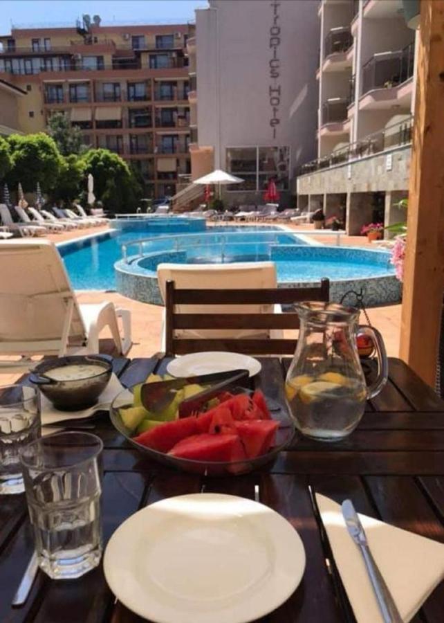 Tropics Hotel Sveti Vlas Extérieur photo