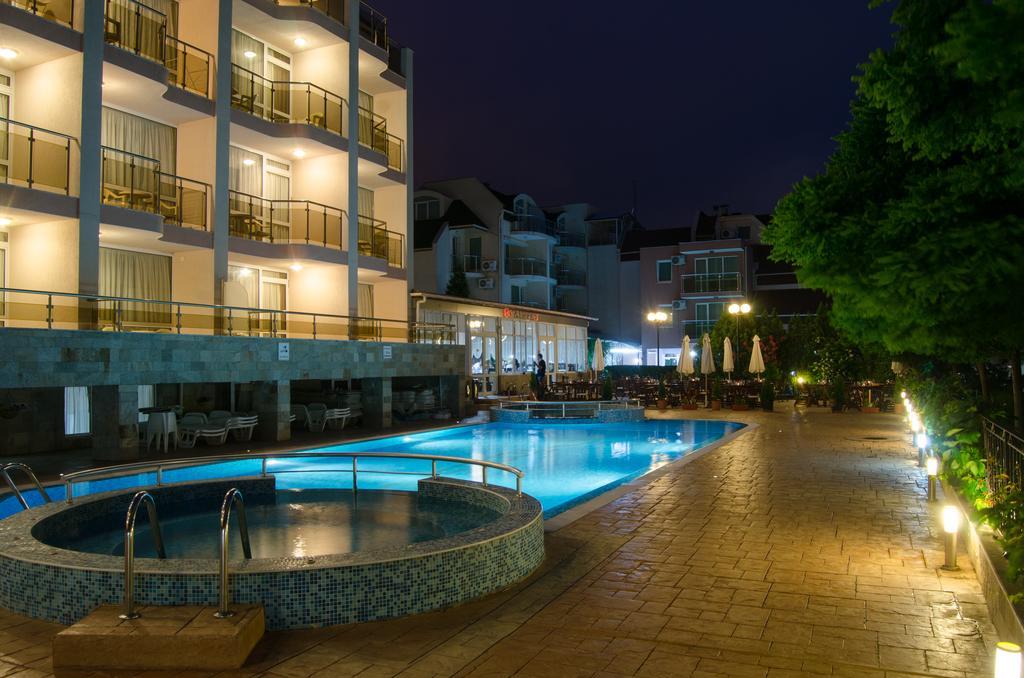 Tropics Hotel Sveti Vlas Extérieur photo