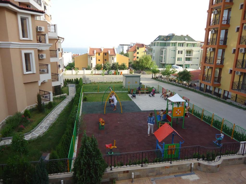 Tropics Hotel Sveti Vlas Extérieur photo