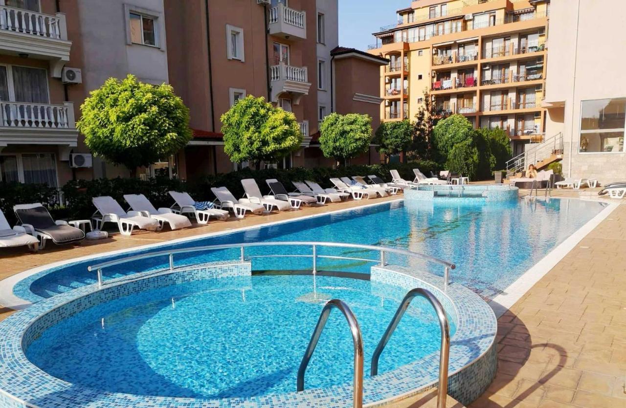Tropics Hotel Sveti Vlas Extérieur photo