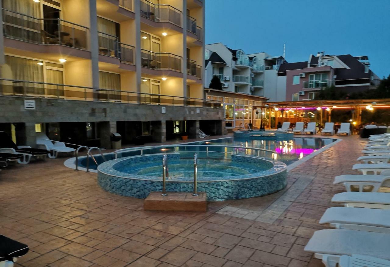 Tropics Hotel Sveti Vlas Extérieur photo